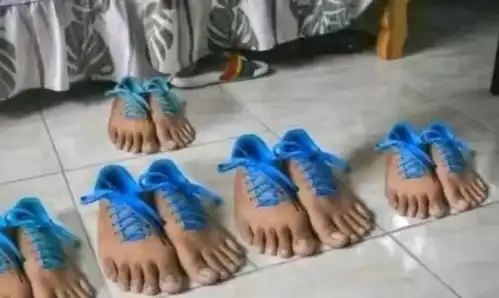 搞笑趣图大爷,你这待遇,看的旁边的小伙子都羡慕了哈哈哈
