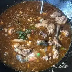 龙翘手铁锅炖的小公鸡炖甲鱼好不好吃用户评价口味怎么样呼和浩特美食小公鸡炖甲鱼实拍图片大众点评
