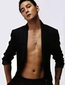 男星露肉好撩人,看黄晓明彭于晏的八块腹肌