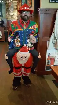 搞笑图片圣诞老人都被玩坏了
