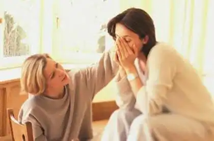 女性过了45岁,一旦出现更年期综合征,3个方法掌握住能长寿
