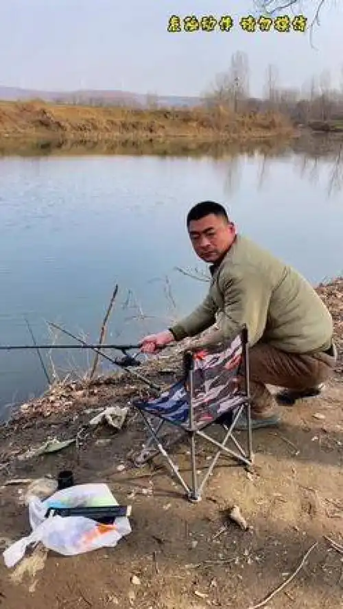 不让我钓鱼,看看也不行呀钓鱼搞笑农村生活
