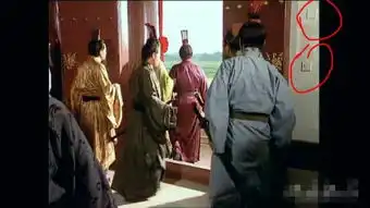 搞笑图片两个摄像头杠起来了
