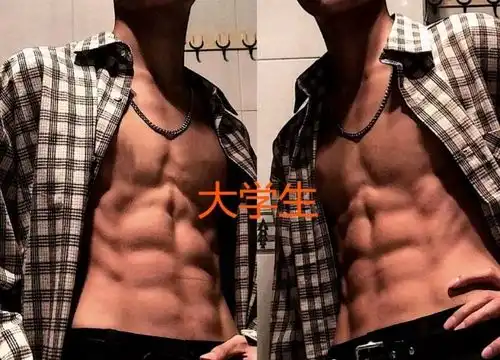 炫腹肌躲了小学生,逃过中学生,看到大学生忍无可忍
