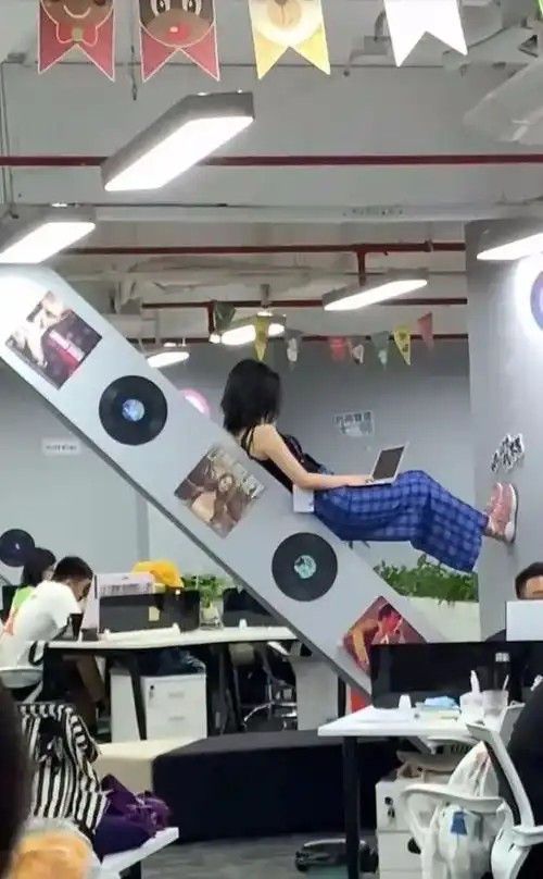 搞笑图片丨这个奥特曼你喜欢吗
