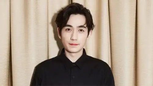 明星的表情包杨幂苦笑,张艺兴敷面膜,被朱一龙和千玺萌哭了