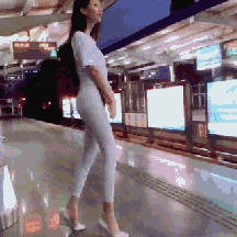 搞笑gif不好意思你们继续我不知道车里还有人
