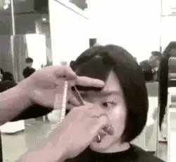 公公陪我儿子输液,医院医生给我发来的照片