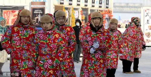 哈尔滨旅游热带动东北花棉袄畅销配色鲜艳复古受游客热捧
