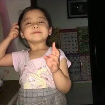 很皮的头像高清图片很搞笑很可爱的女生头像
