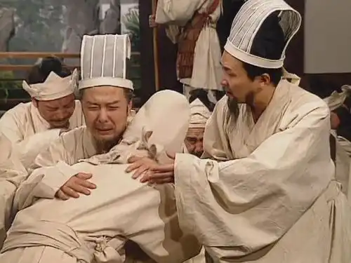 搞笑合集朋友结婚半年忽然变富有,居然因为他老婆居然干这种事
