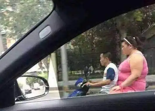 搞笑笑话姑娘,给孕妇让个位子吧
