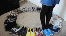 搞笑gif趣图女生的困惑之一,我又没鞋子穿了
