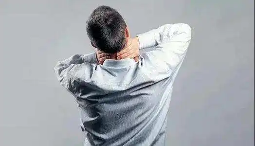 睡醒落枕怎么办教你3招立即舒缓疼痛
