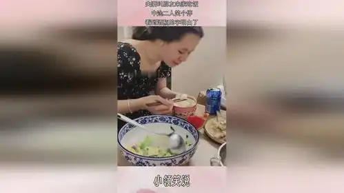 夫妻叫朋友来家吃饭,中途二人笑个停,看到酒瓶的字明白了
