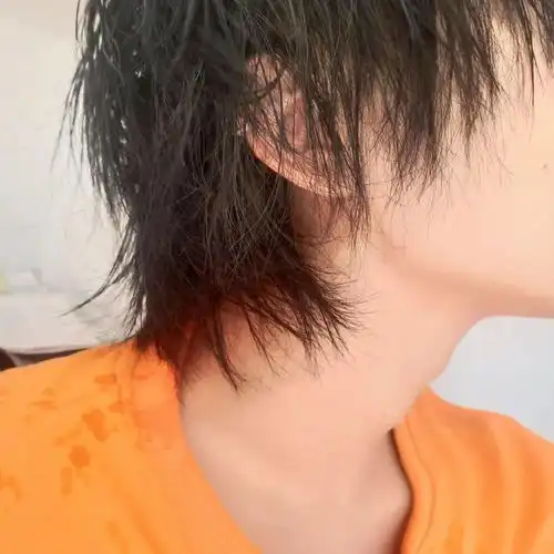 头像算是个半有趣的人
