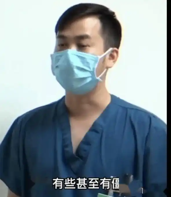 注意7岁男孩戴风扇睡觉吹成面瘫,这个习惯可能你也有
