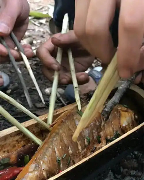 放暑假儿子总说不饿,看到他手机的美食照片,我十分内疚