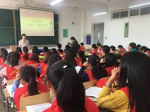 西安市临潼区红十字会配合培训石榴花志愿者,服务景区黄金周