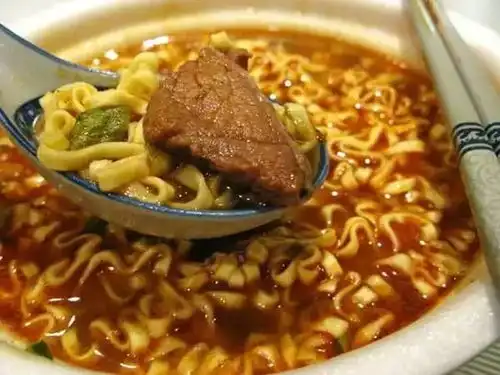 泡面新吃法,用冷水泡面吃起来面条超q弹,好吃到让人停不下来...
