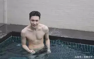 张艺兴晒泳池写真,都笑腹肌薄,我们鹿哥不服
