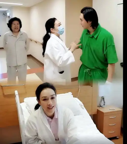 52岁钟丽缇做肠胃镜被曝怀孕一家陪同太搞笑,老公甜蜜亲吻拥抱安抚
