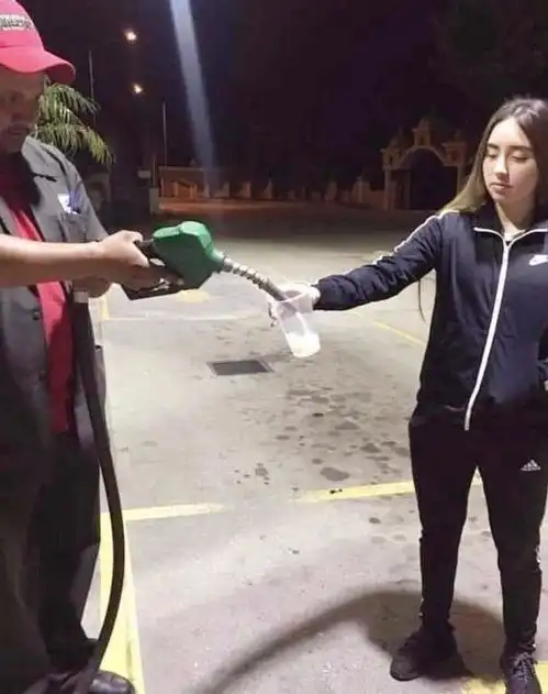 搞笑图片女孩霸气的停车姿势吓跑多少个相亲者我开始犹豫了
