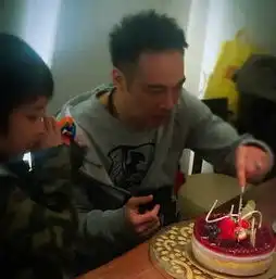 吴镇宇庆生照曝光揭吴镇宇情史老婆王丽萍资料背景海量私照
