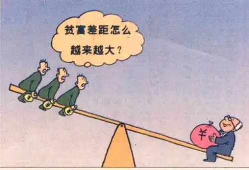 普通人遭受不公,富人却逍遥法外百姓抨击为何要我们背锅
