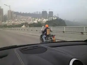 qq搞笑图片笑死人两个人的图片,两个人的故事搞笑qq图片