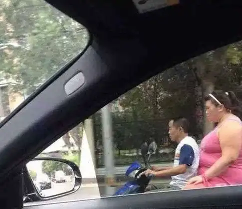 爆笑段子麻烦你给我姐让个座行吗她怀孕了
