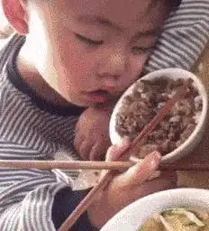 爆笑gif趣图奔三的老阿姨了,还好意思过生日扎心不,老妹
