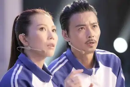 搞怪辣妈蔡少芬带儿子玩高空玻璃走廊,吓哭儿子,网友实力坑娃
