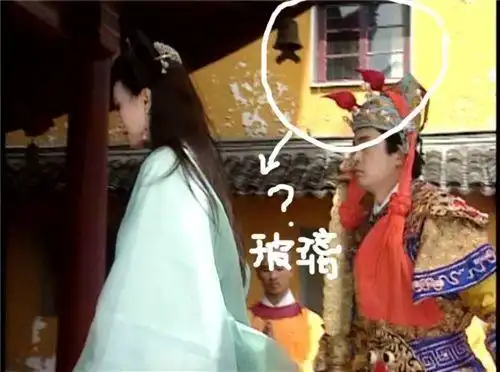娱乐圈十大穿帮镜头,甄嬛的穿越,都比不上有后台的她
