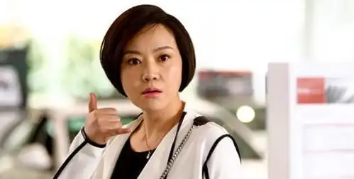 她是最美佟掌柜,离婚16年感情依旧空窗,如今女儿拍戏被赵薇狠批
