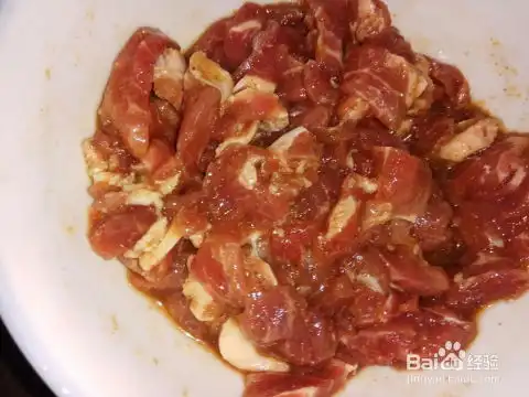 洋葱木耳炒肉的家常做法
