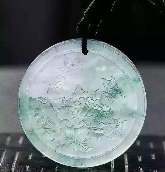 带裂纹的翡翠手镯心这么一雕,1万秒变100万内附高清观赏图
