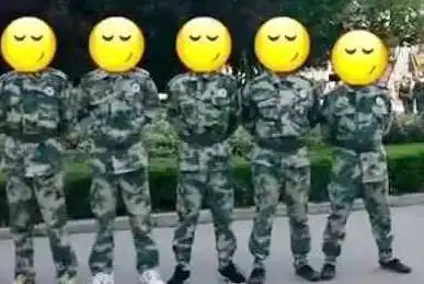 搞笑图片厉害了萌新,原来你们这样军训
