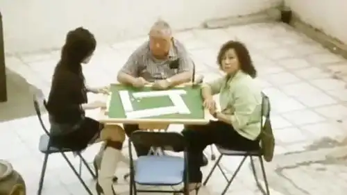 老爷子真是搞笑人家都要跳楼了,他却喊人家打麻将
