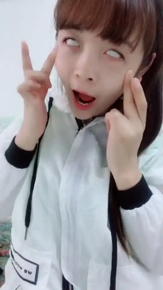 东北爆笑大妹子,哈哈欢迎大家截图,来看看谁的最丑

