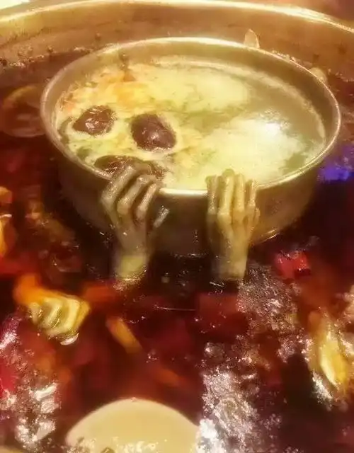 搞笑图片这孩子从小就有干饭人的特质,长大了饭途无量女生
