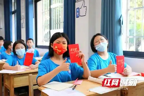 开学有惊喜长沙市麓山滨江实验学校班主任给初一新生发开学大礼包