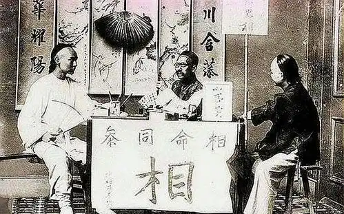 老照片图1德国兵和中国小孩,图4老外搭乘老式出租车
