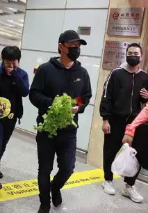 组图叔圈101黄渤机场获芹菜和玫瑰粉丝因为他喜欢吃芹菜肉丝
