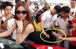 你俩个有点过分了啊照片可以传给我一份吗
