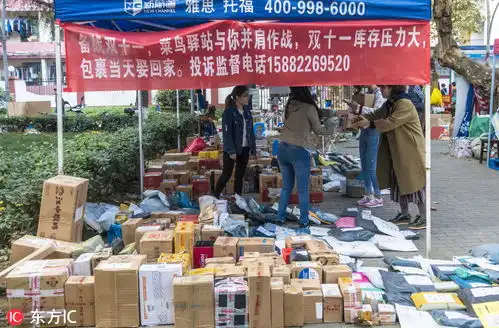 双十一快递高峰成都高校门前包裹堆成小山等人领走
