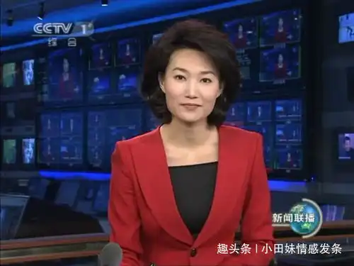 她是央视一姐,主持新闻联播13年,摘掉假发后,网友这人是谁啊
