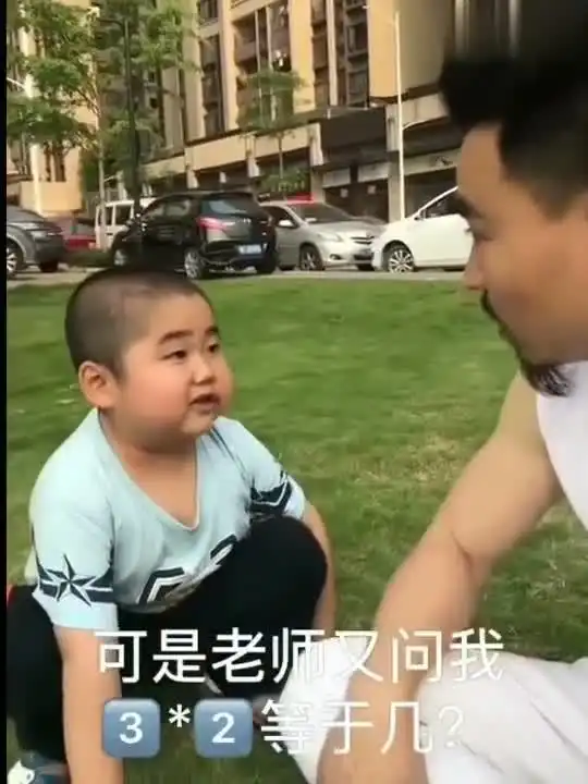 爆笑小胖子小伙子你脾气那么大容易吃亏的