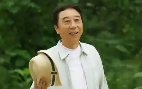 冯巩电影还未上映,风头已经被抢光,网友有他才去看
