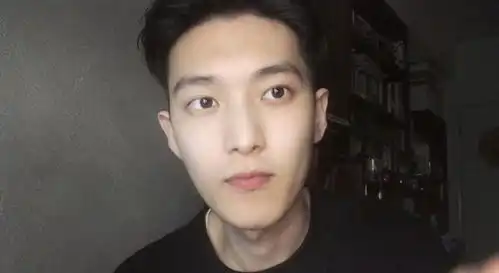 周冬雨参加北电同学聚会,大手笔包大家吃喝,合照时笑出了表情包

